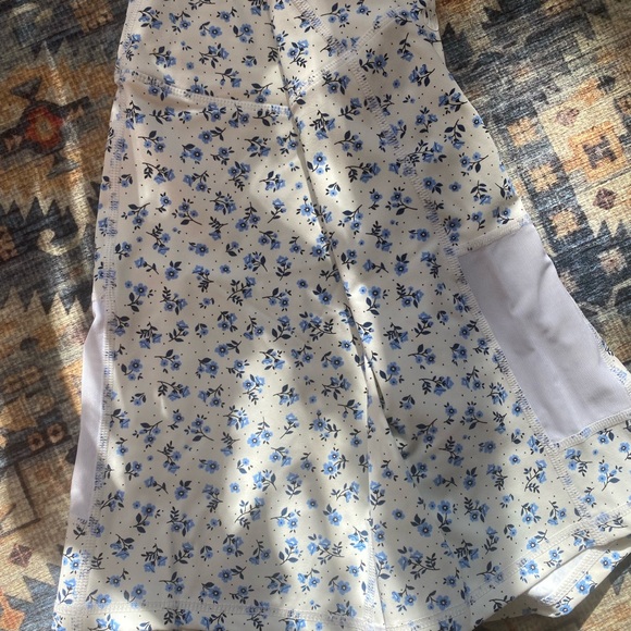 NWT Astoria biker shorts - Picture 3 of 5